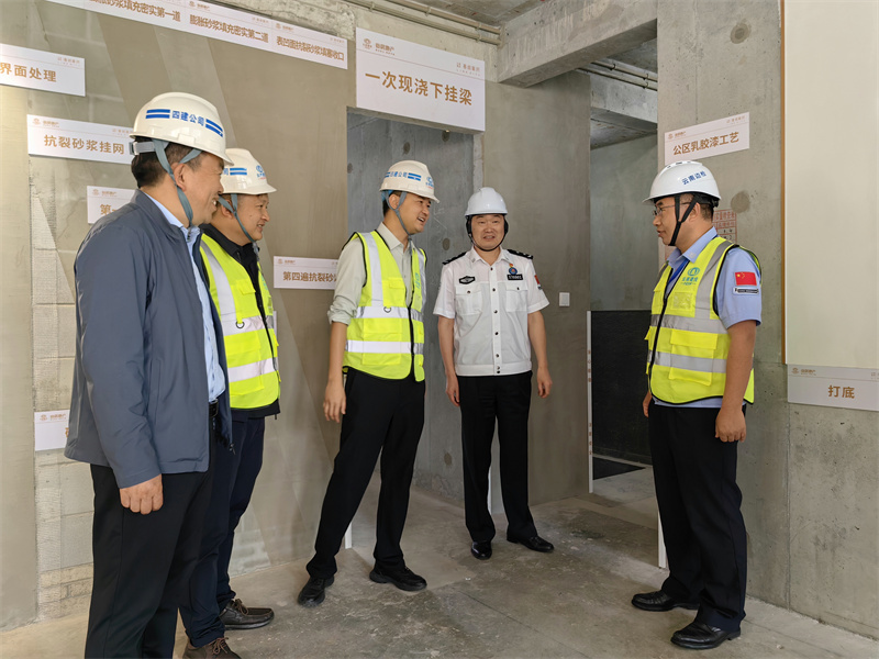 雲南(nán)出入境邊防檢查總站(zhàn)到(dào)公司春城(chéng)華府項目标準化(huà)管理(lǐ)工(gōng)地(dì)現(xiàn)場(chǎng)觀摩交流