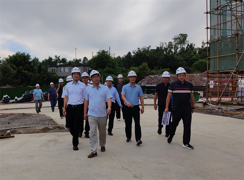 鎮雄縣委副書(shū)記、縣長(cháng)楊緒春調研公司項目