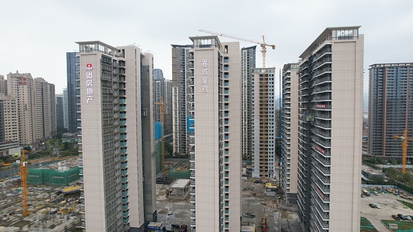 建投·春城(chéng)華府項目A2地(dì)塊全面封頂