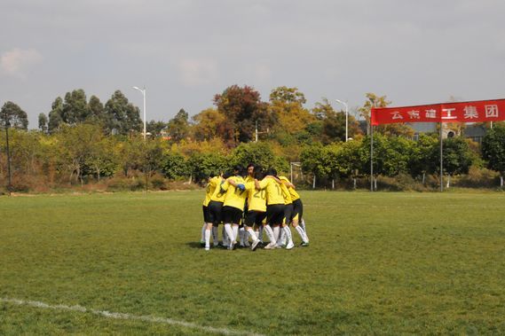 “山(shān)重水(shuǐ)複疑無路(lù)，柳暗(àn)花(huā)明(míng)又(yòu)一(yī)村(cūn)”——四公司足球隊再次逆轉商品混凝土(tǔ) 殺進半決賽