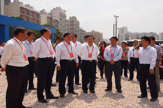 仇和(hé)率百人(rén)觀摩第九污水(shuǐ)處理(lǐ)廠(chǎng)項目