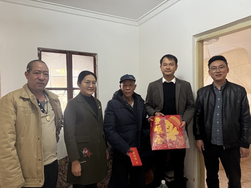 公司副總經理(lǐ)馬偉、财務總監高(gāo)金(jīn)秀走訪慰問(wèn)困難老(lǎo)黨員(yuán)及困難老(lǎo)職工(gōng)
