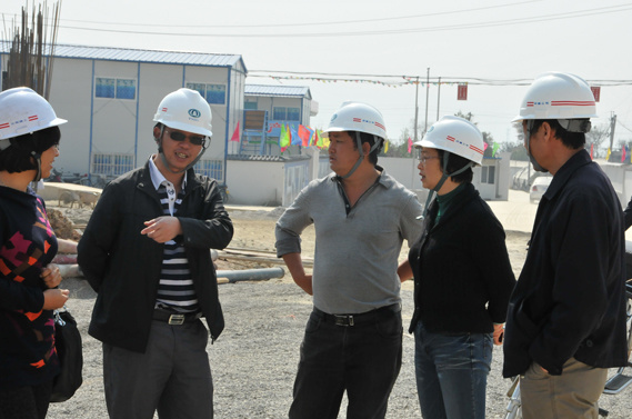 公司領導到(dào)第五項目部保山(shān)市(shì)隆陽區(qū)保障性住房(fáng)項目指導工(gōng)作(zuò)