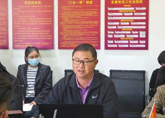 公司黨委委員(yuán)、副總經理(lǐ)、策劃總監餘紹彪為(wèi)直管五部黨支部宣講黨的(de)二十大(dà)精神
