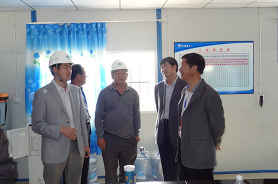 保山(shān)市(shì)人(rén)大(dà)常委會(huì)主任楊建洪一(yī)行(xíng)到(dào)公司保山(shān)隆陽區(qū)2011年(nián)保障性住房(fáng)3标段C片區(qū)工(gōng)程視(shì)察工(gōng)作(zuò)