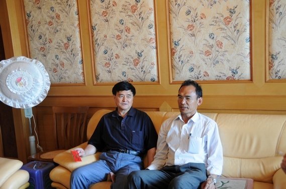 公司對(duì)老(lǎo)黨員(yuán)、老(lǎo)幹部進行(xíng)走訪慰問(wèn)